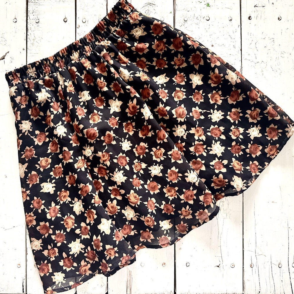 90’s floral mini skirt